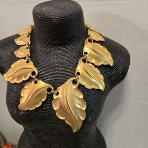 Vintage America Gold Leaf Necklace